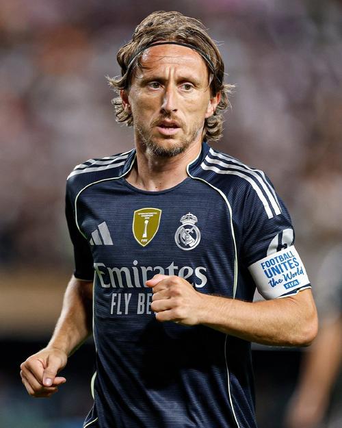 滑手扮关公成都街头玩滑板