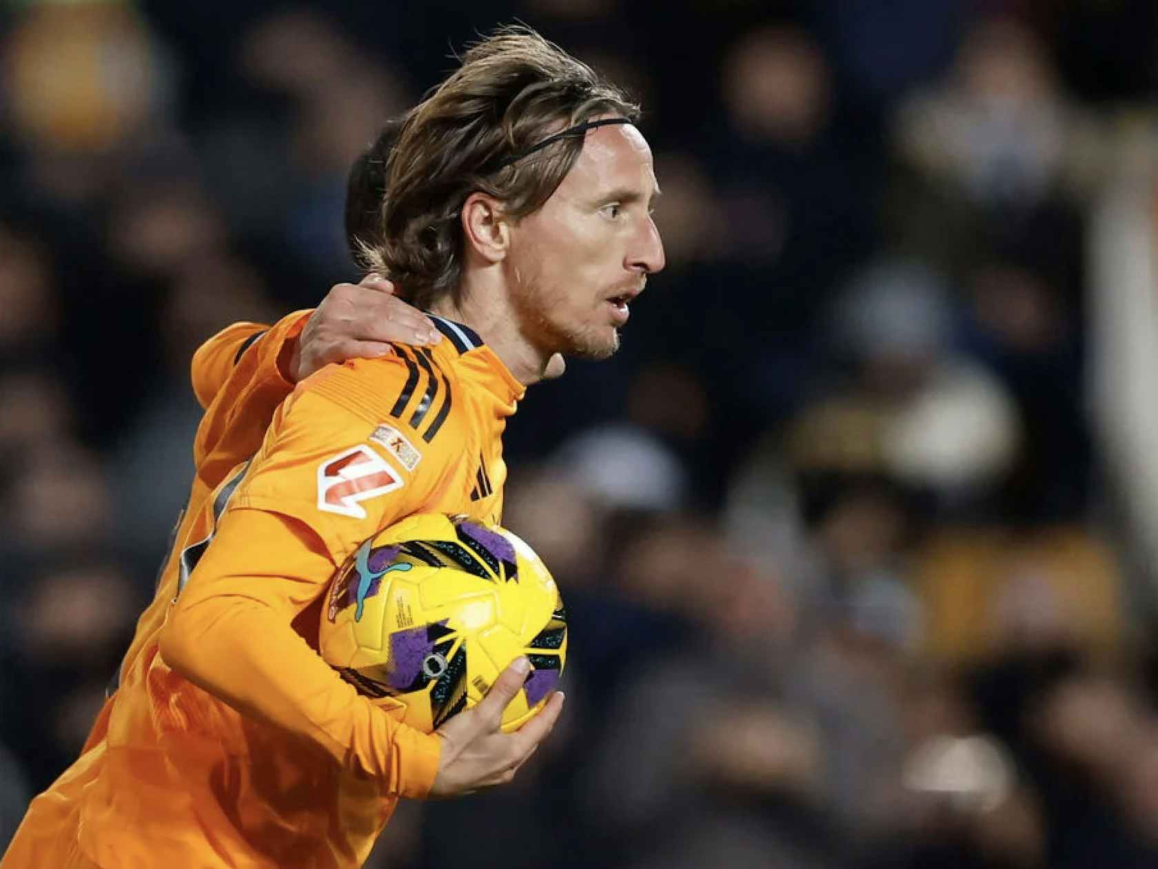 新援哈托身穿世俱杯冠军徽章球衣亮相，切尔西将持有4年