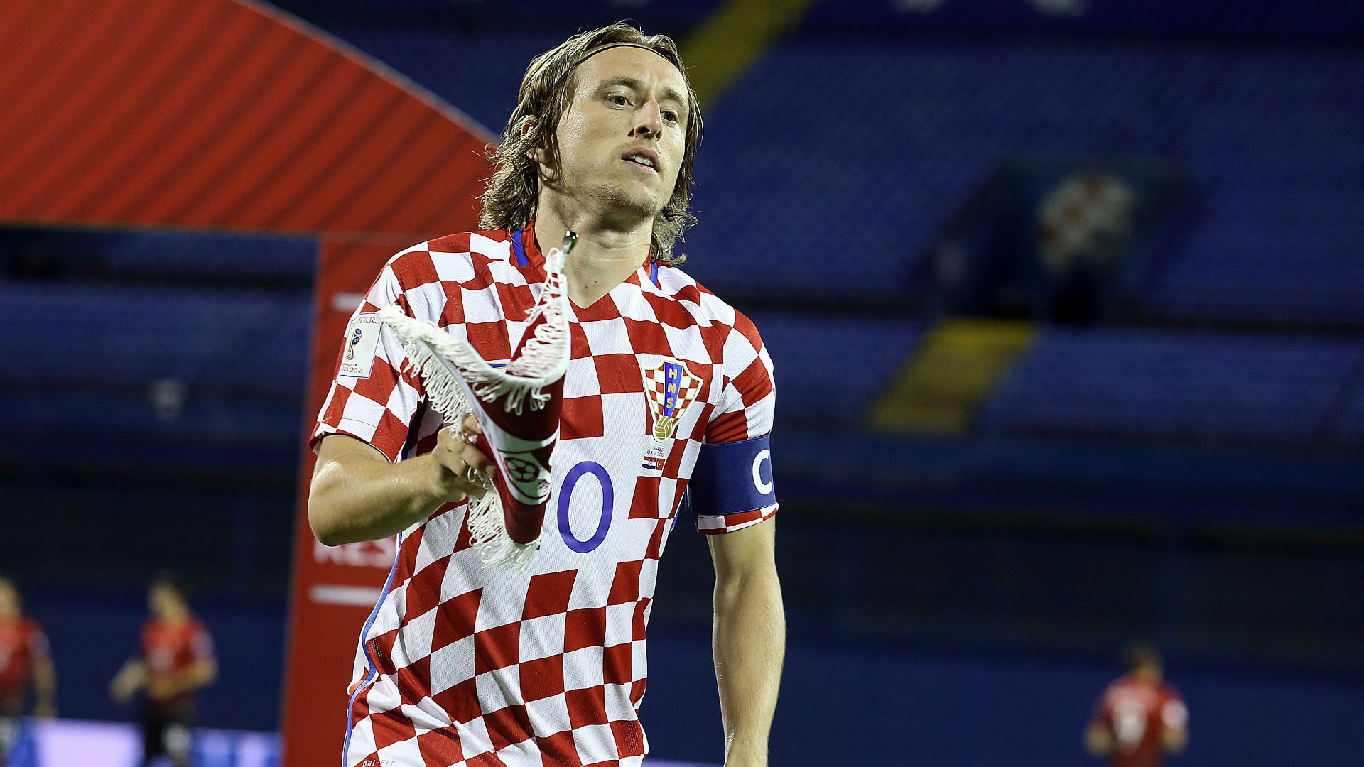 6分42秒，姆巴佩完成欧冠历史第二快帽子戏法